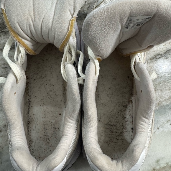 New Balance 2002R Sneakers - Light Gray - Picture 8 of 11